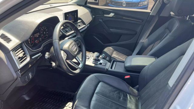 Vehicle image 17 of 30