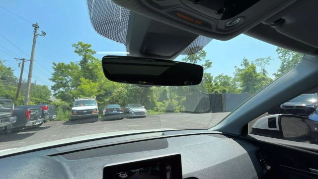 Vehicle image 19 of 30