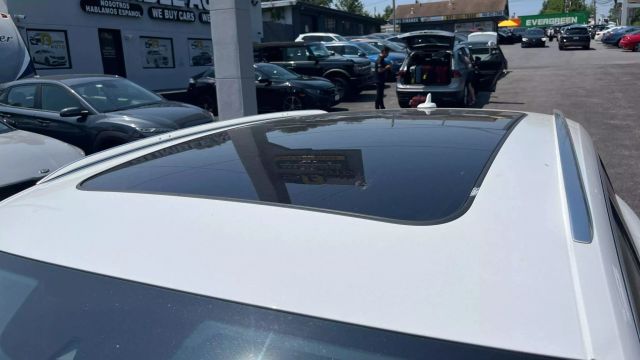 Vehicle image 11 of 30