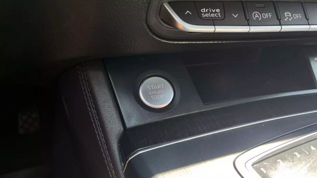 Vehicle image 27 of 30