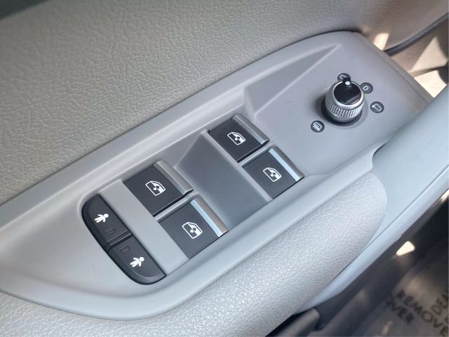 Vehicle image 34 of 46