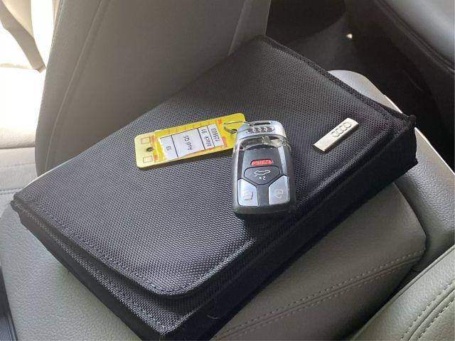Vehicle image 33 of 46