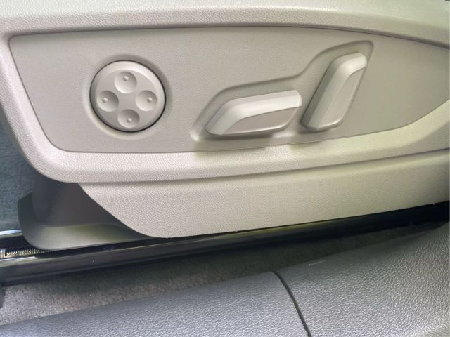 Vehicle image 18 of 46