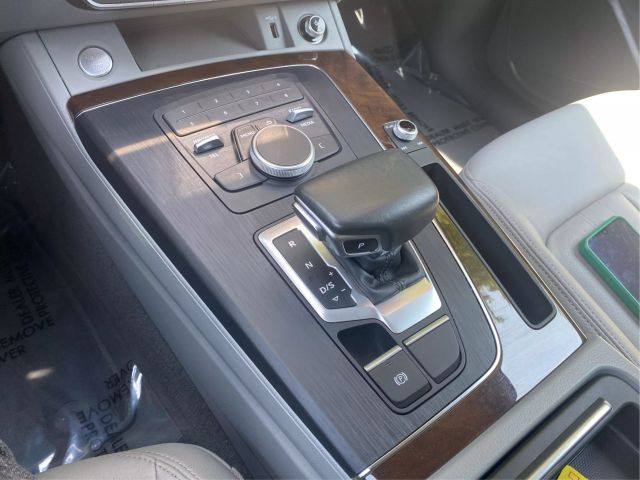 Vehicle image 37 of 46