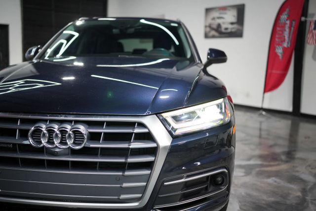 2019 Audi Q5 Prestige Image 2 of 55