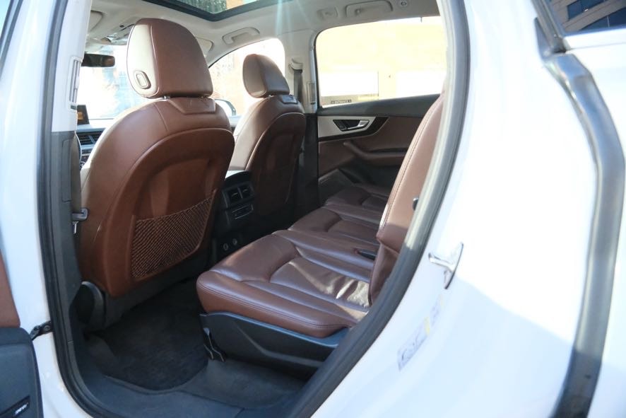 Vehicle image 22 of 48