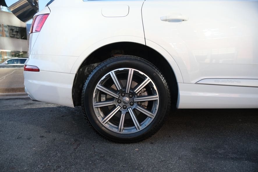 Vehicle image 14 of 48