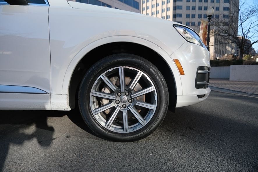 Vehicle image 15 of 48