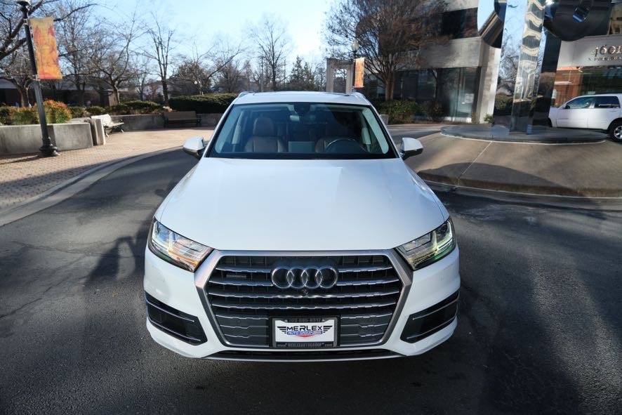 Vehicle image 4 of 48