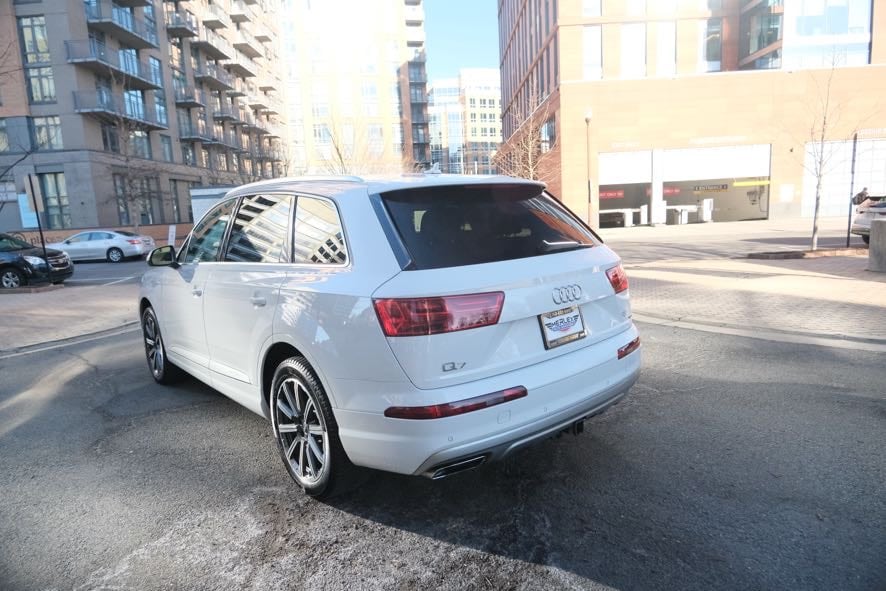 Vehicle image 8 of 48