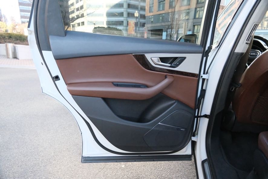 Vehicle image 24 of 48