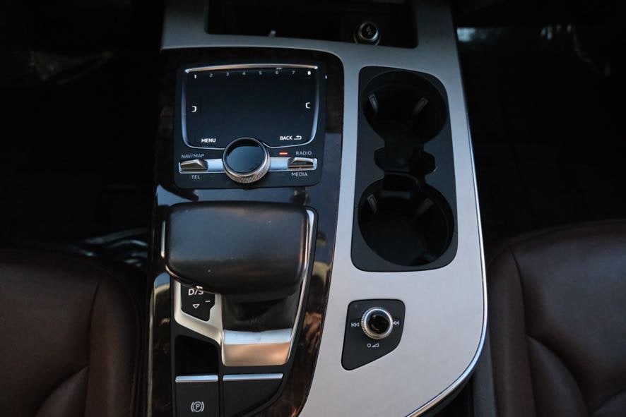 Vehicle image 34 of 48