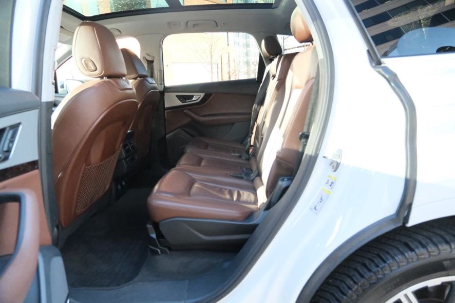Vehicle image 23 of 48