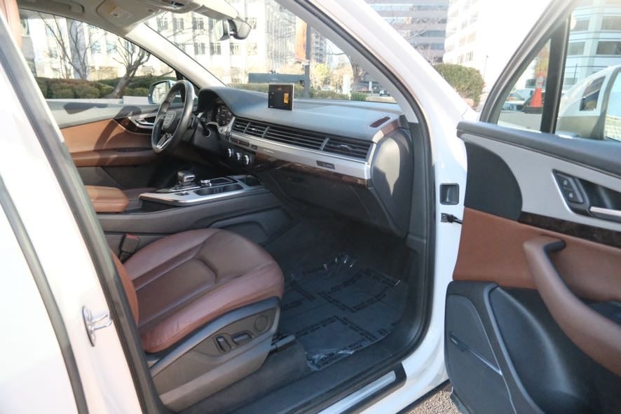 Vehicle image 36 of 48