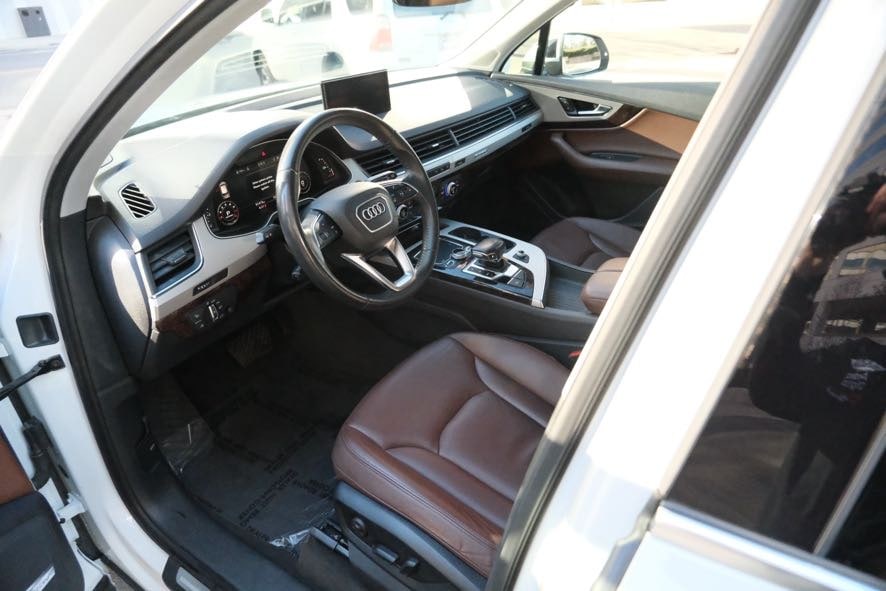 Vehicle image 16 of 48