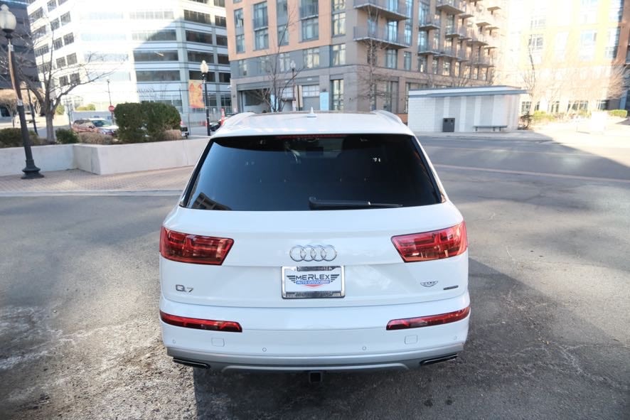 Vehicle image 5 of 48