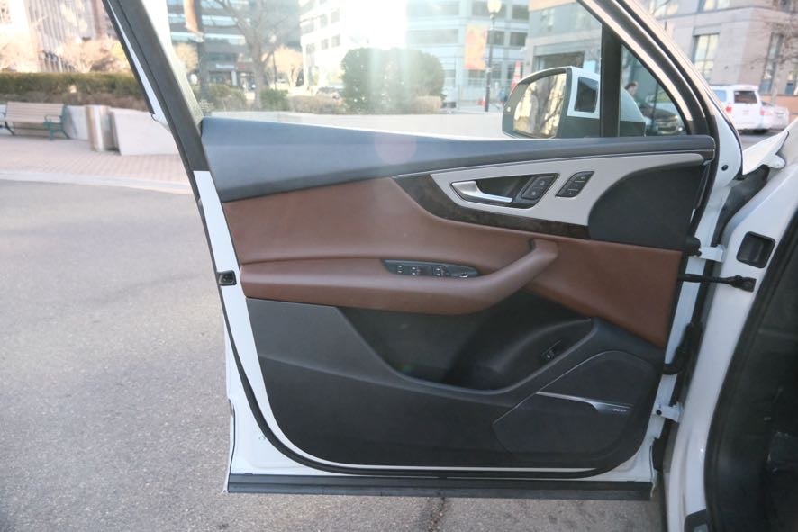 Vehicle image 18 of 48