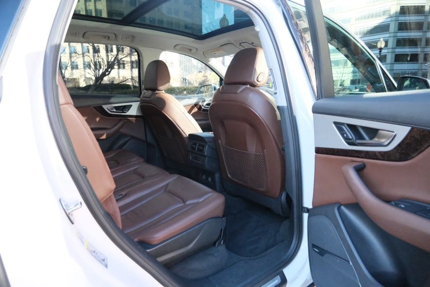 Vehicle image 26 of 48