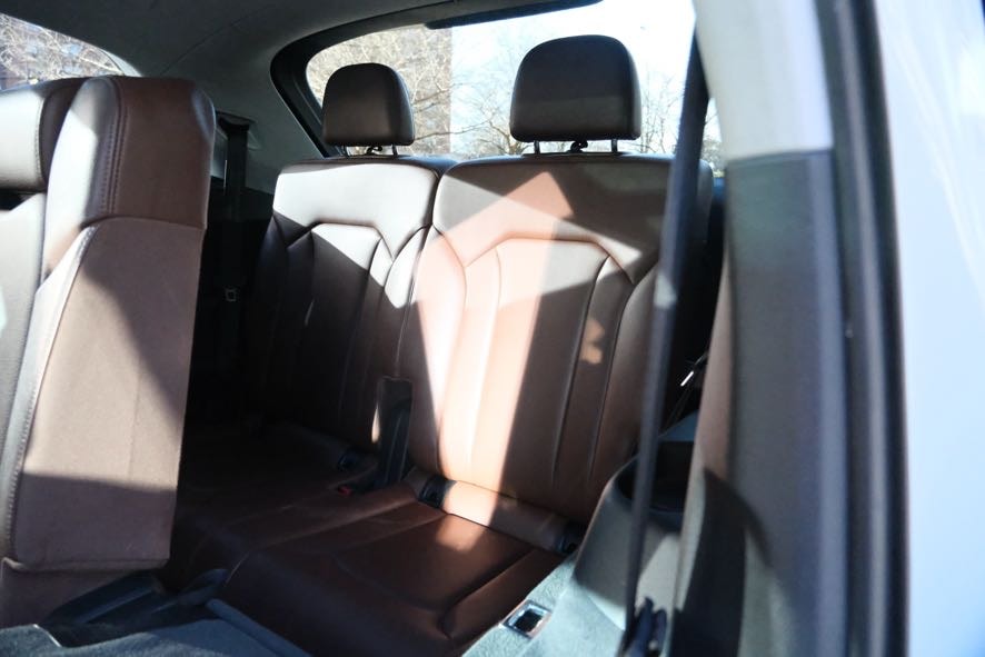 Vehicle image 25 of 48