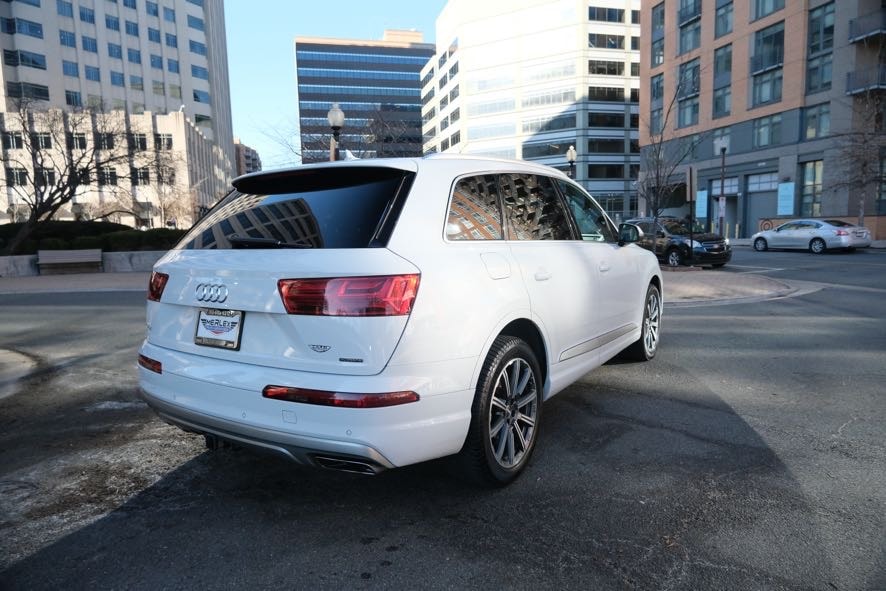 Vehicle image 3 of 48
