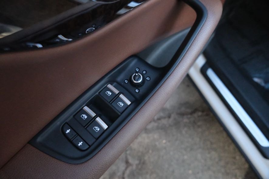 Vehicle image 20 of 48