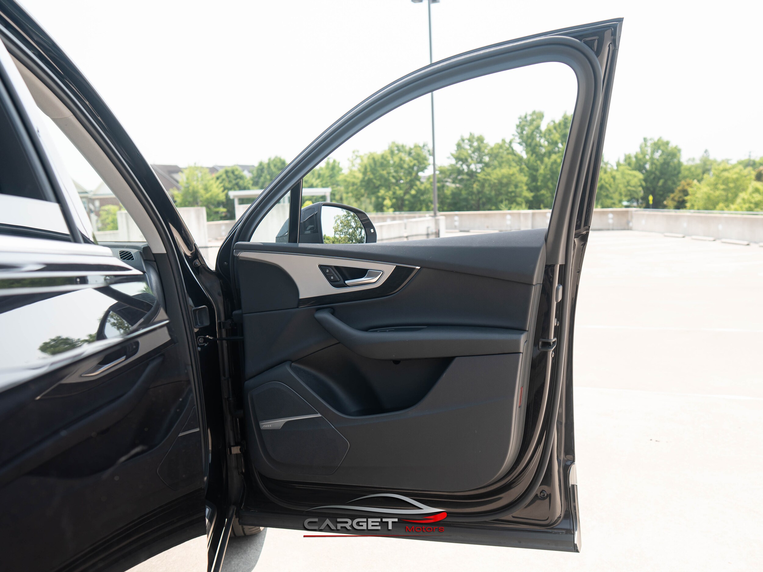 Vehicle image 43 of 53