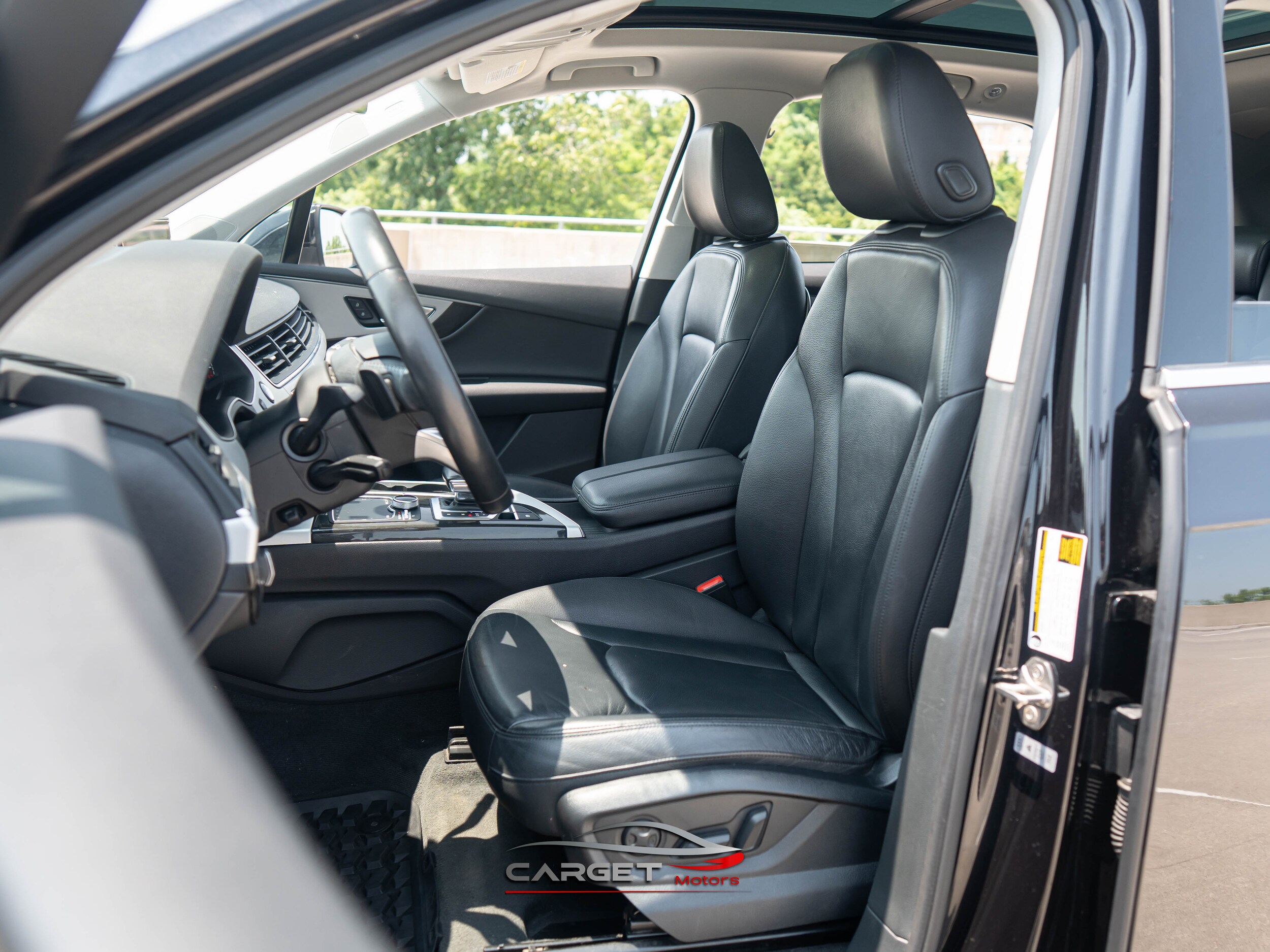 Vehicle image 16 of 53