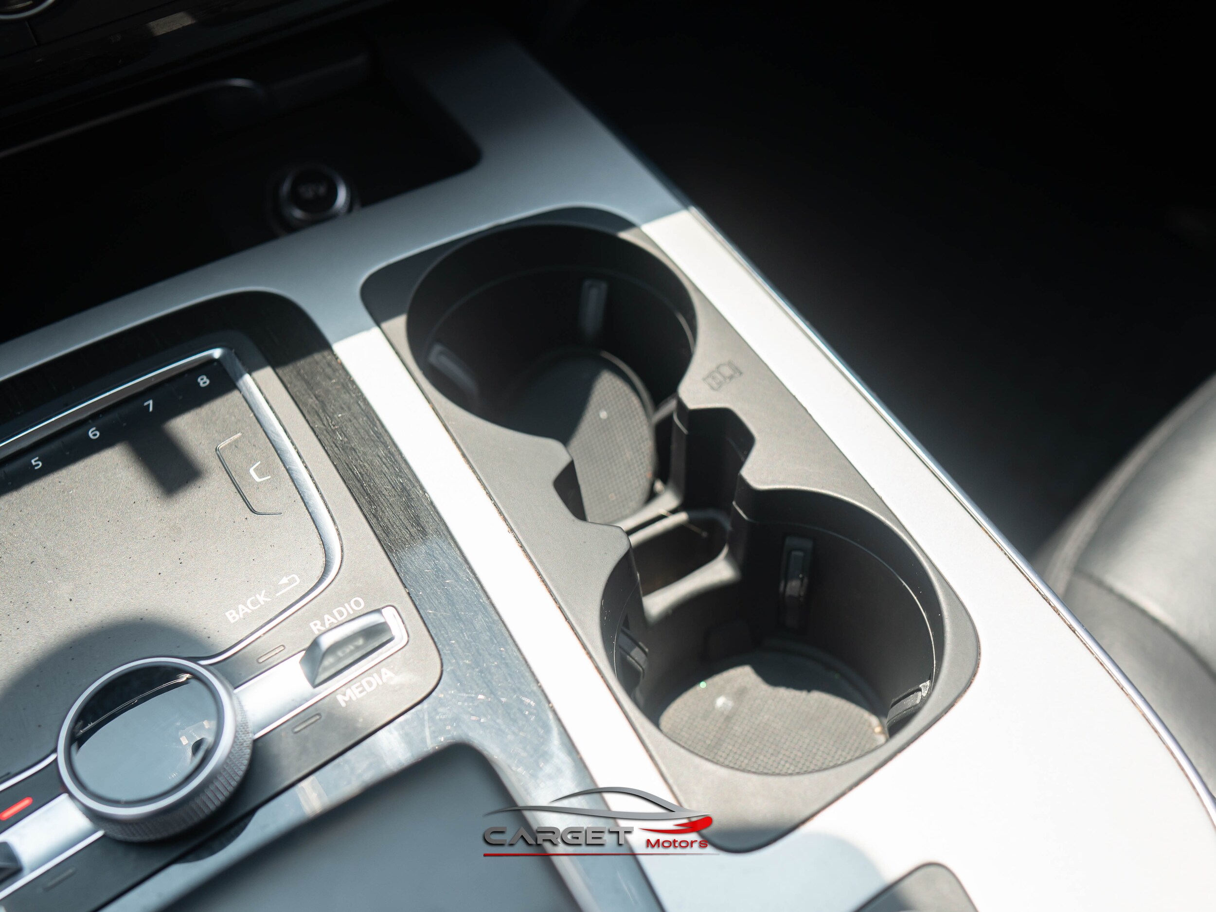 Vehicle image 34 of 53