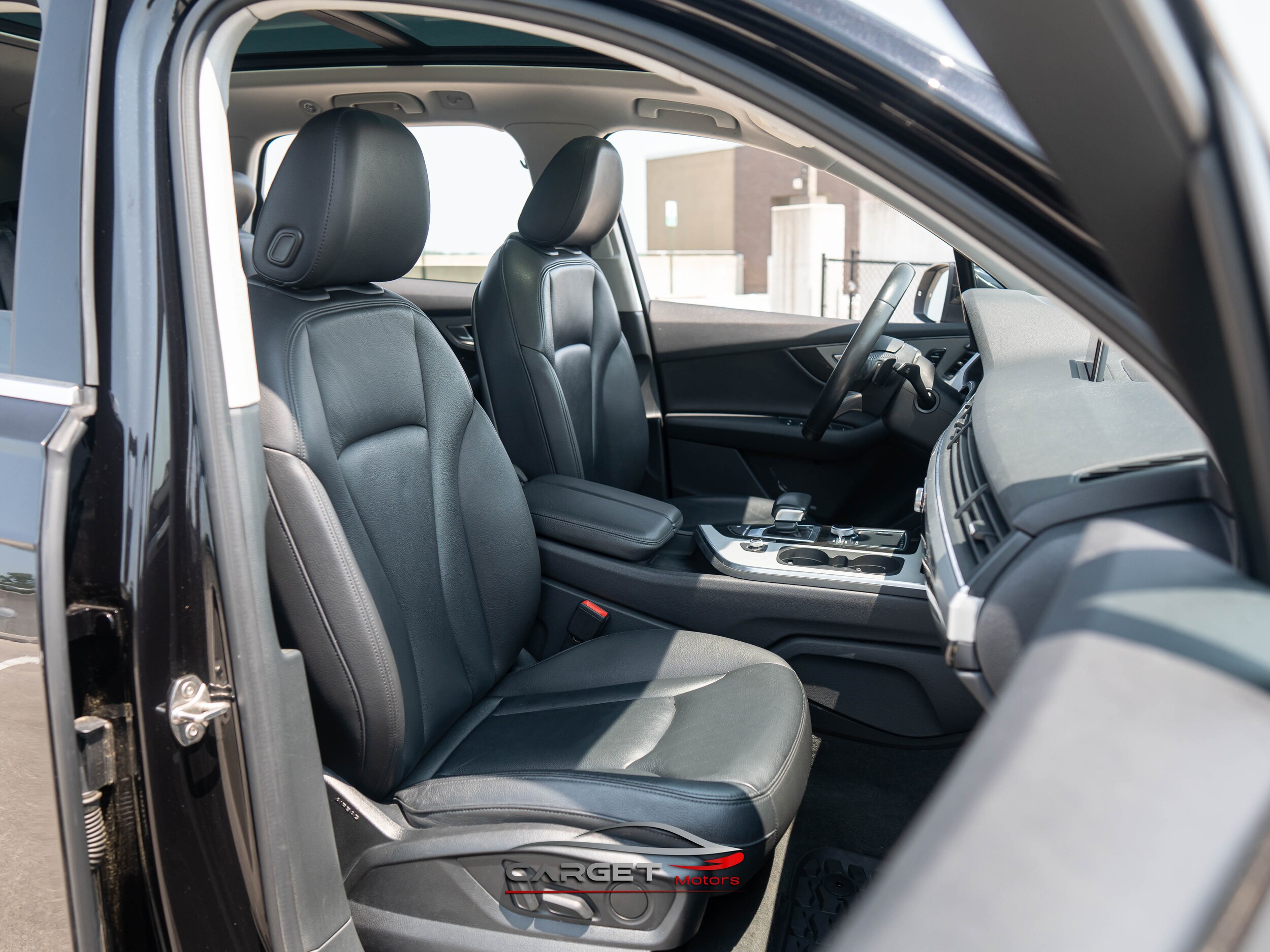 Vehicle image 17 of 53
