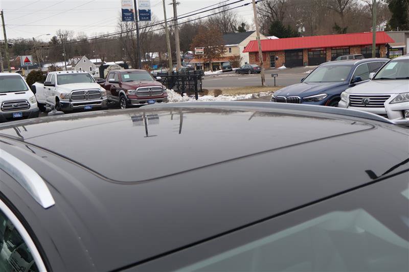 Vehicle image 10 of 39