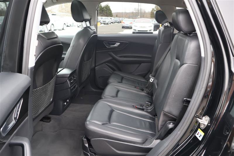 Vehicle image 33 of 39