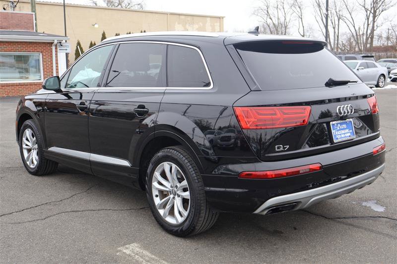 Vehicle image 8 of 39