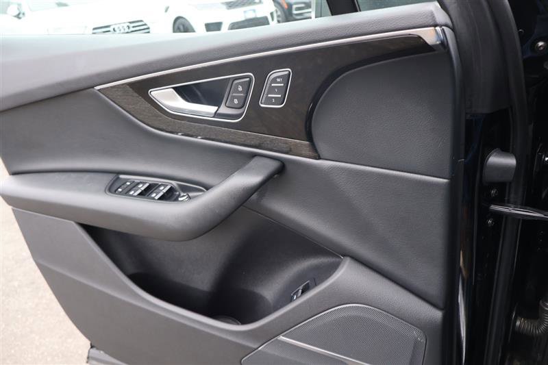 Vehicle image 14 of 39