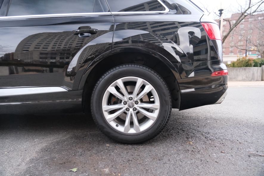 Vehicle image 10 of 43