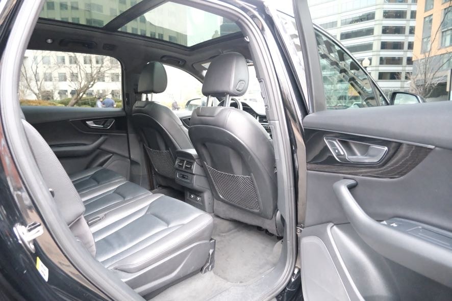 Vehicle image 25 of 43