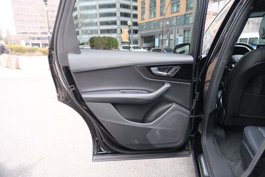 Vehicle image 23 of 43