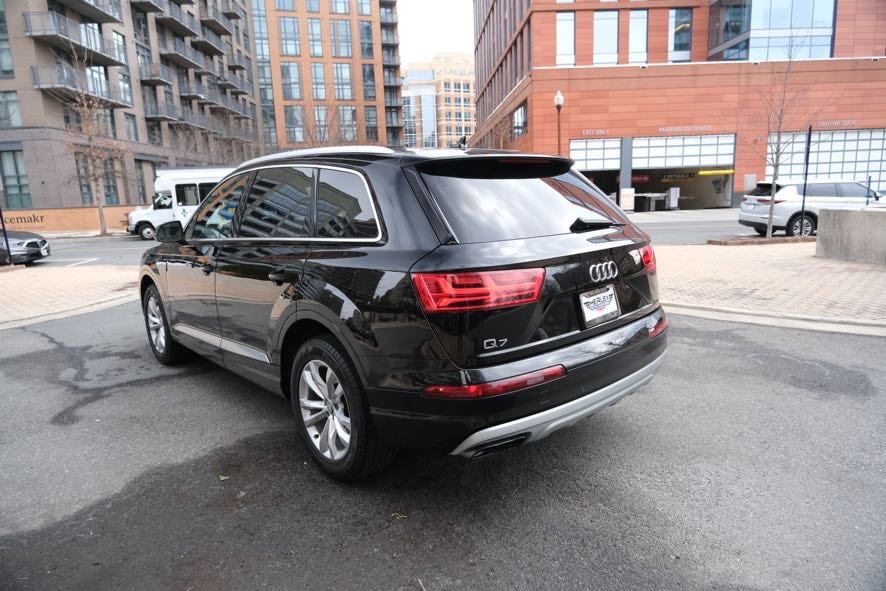 Vehicle image 8 of 43