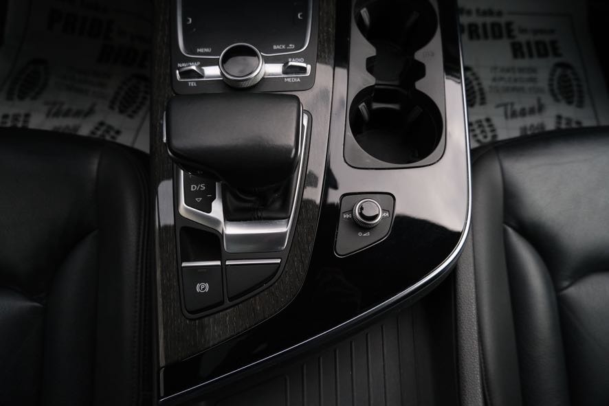 Vehicle image 32 of 43