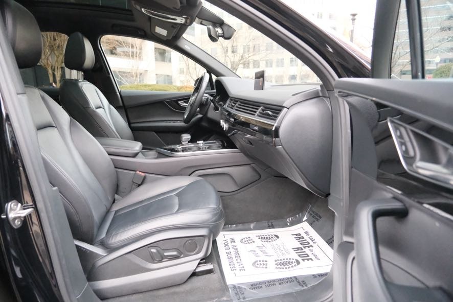 Vehicle image 36 of 43