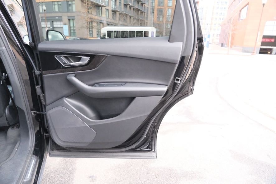 Vehicle image 27 of 43