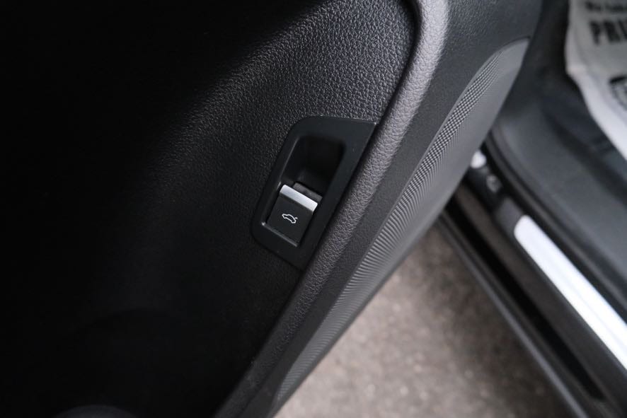 Vehicle image 21 of 43