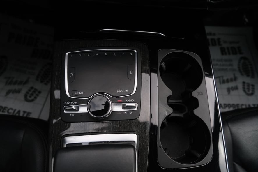 Vehicle image 33 of 43