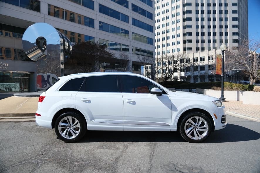 Vehicle image 4 of 44