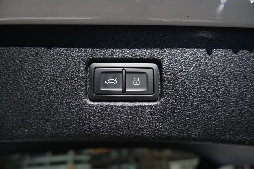 Vehicle image 12 of 44