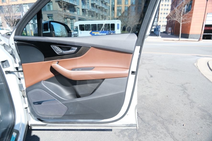 Vehicle image 36 of 44