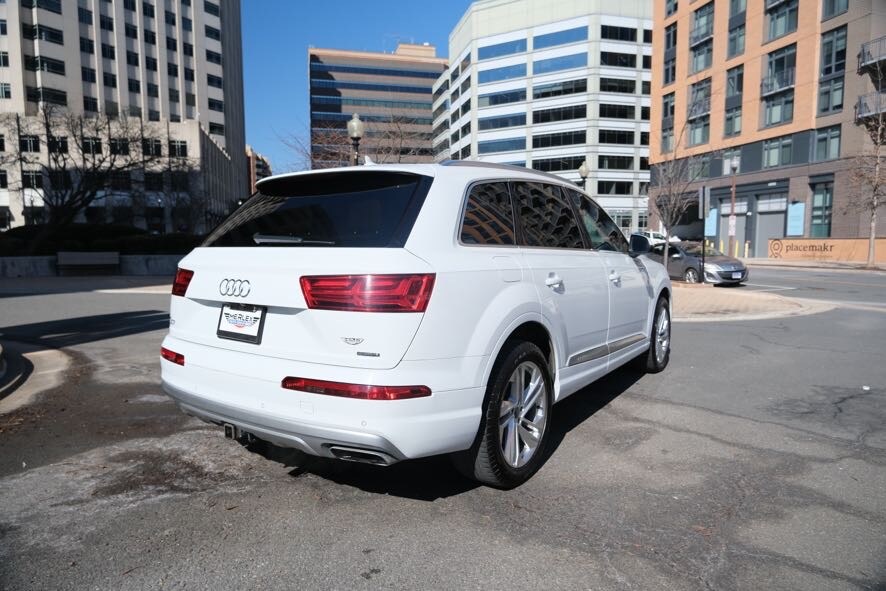 Vehicle image 5 of 44