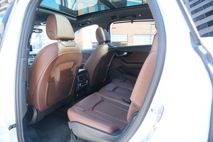 Vehicle image 20 of 44