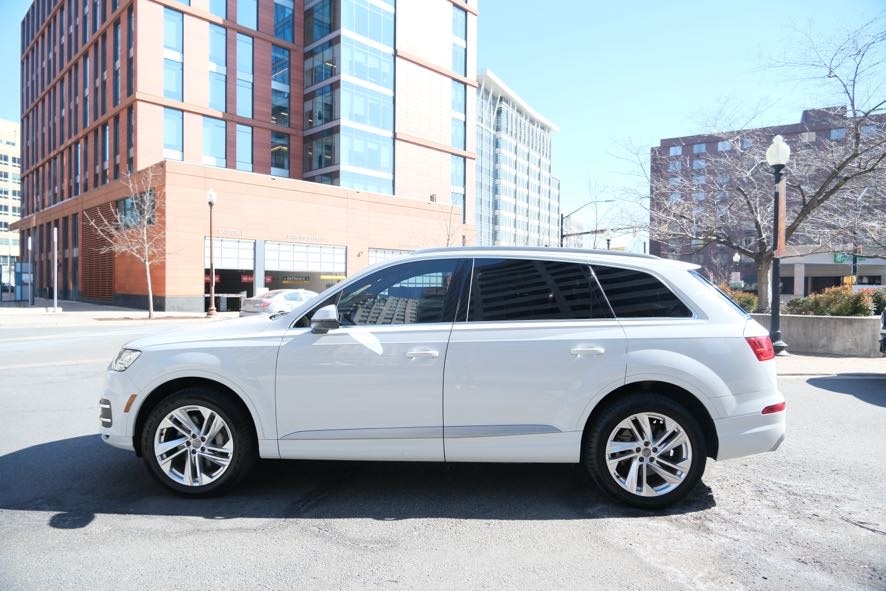 Vehicle image 8 of 44