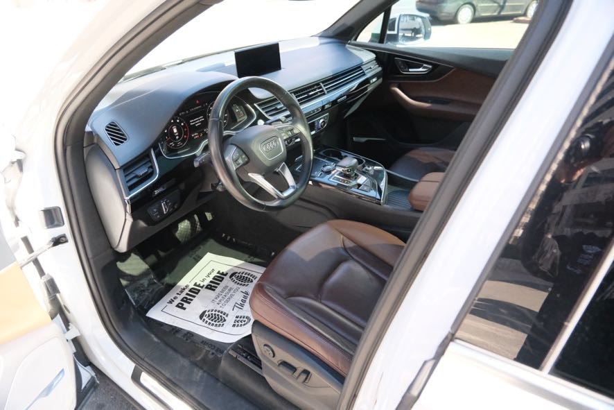 Vehicle image 15 of 44