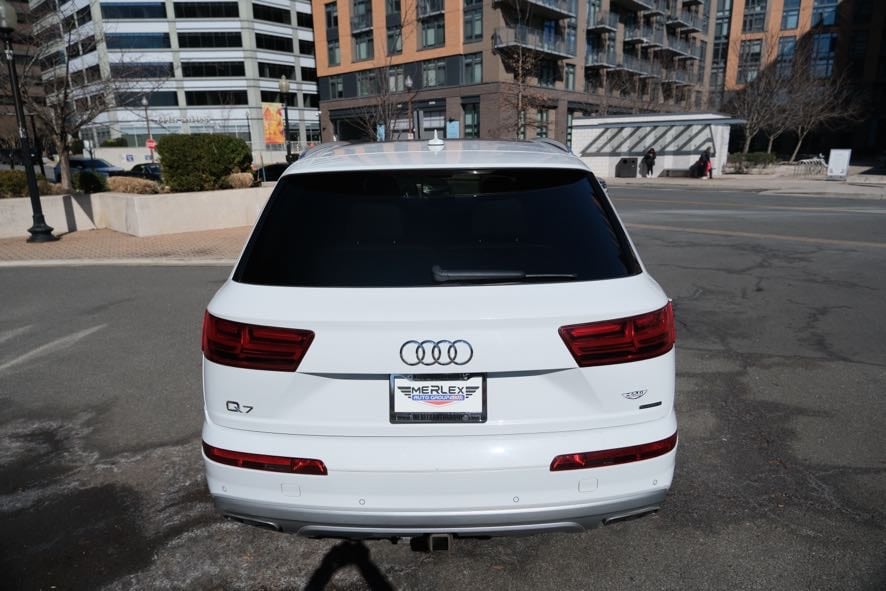 Vehicle image 6 of 44